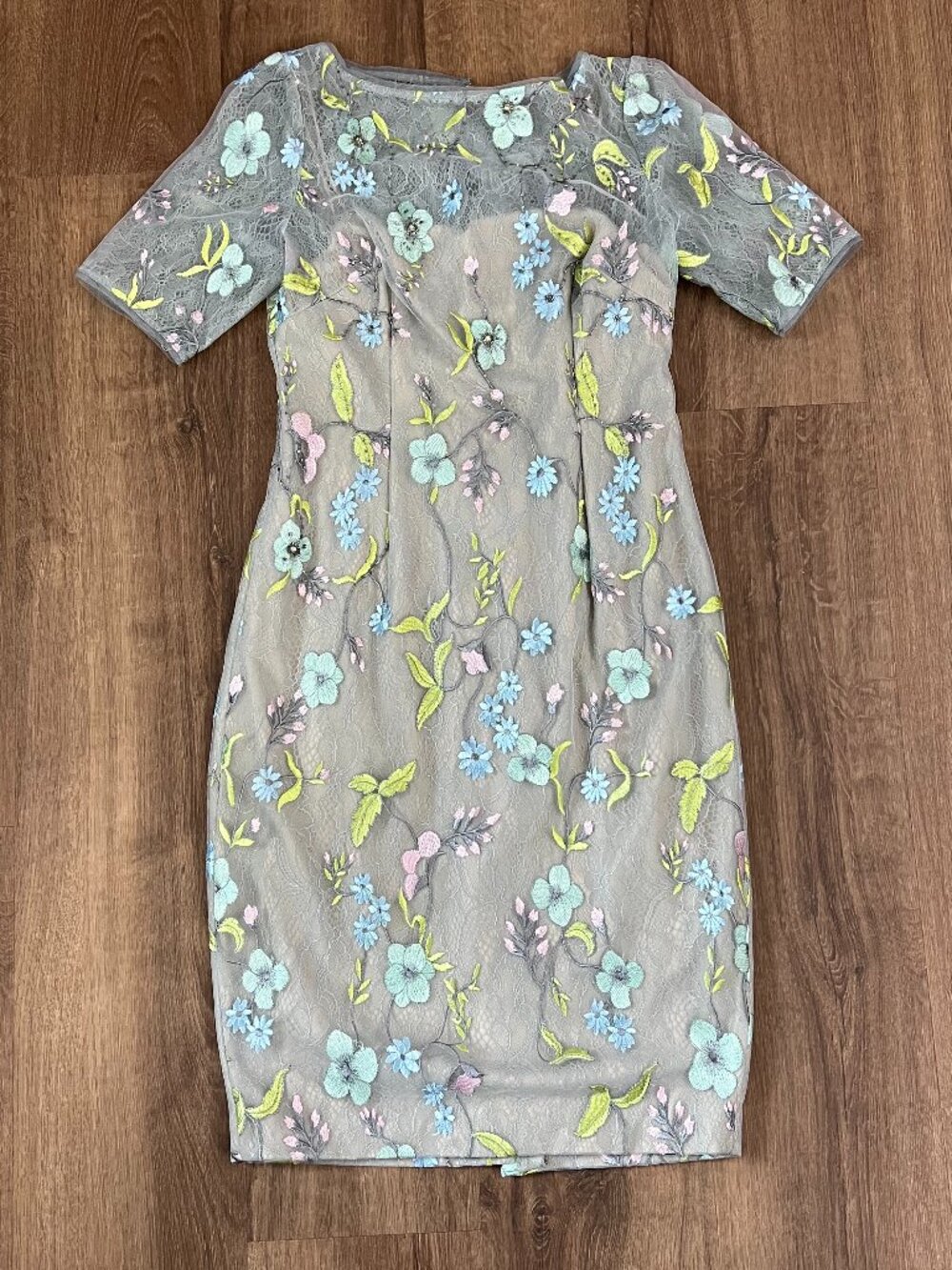 Adrianna Papell Embroidered Floral Floating Spring Pastel Dress Sz 4